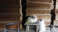 Untuk jenis peti mati tradisional Tionghoa dari kayu jati, daya tahannya bisa mencapai 20 tahun lebih terpendam dalam tanah sedangkan untuk jenis kayu biasa yang sering dipakai pada model-model Eropa hanya bertahan selama 10 tahunan.