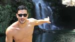 Ladies, Ini Pilot Ganteng yang Sixpack dan Suka Traveling