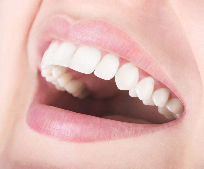 517543590 examination and treatment of the teeth in the dental clinic