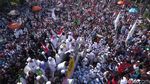 Foto: Lautan Massa Demo Sukmawati di Depan Bareskrim
