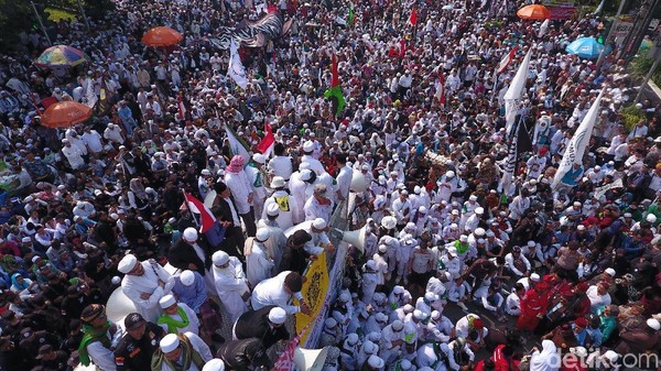 Potret Gelombang Aksi Demo Sukmawati di Berbagai Daerah