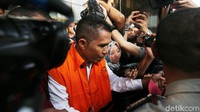 Abdul Hakim ditahan terkait kasus suap APBD Perubahan (APBD-P) 2015.