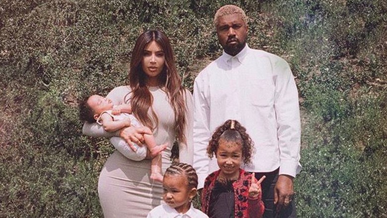 Cerita Kim Kardashian Rayu Anak Pakai Permen agar Mau Berfoto/ Foto: Instagram Cerita Kim Kardashian Rayu Anak Pakai Permen agar Mau Berfoto/ Foto: Instagram
