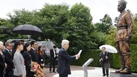 Patung Jenderal Sudirman berpakaian tentara Peta berdiri tegak di halaman belakang kantor Departemen Pertahanan Jepang di Tokyo. Patung setinggi 4 meter yang terbuat dari perunggu ini sudah berdiri sejak beberapa tahun lalu.