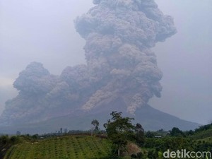Gunung Sinabung Kembali Erupsi