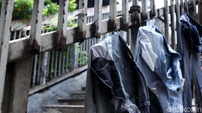 JPO Latumenten, Berkarat dan Jadi Tempat Jemur Pakaian