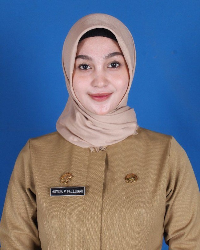 Di foto resmi dengan make up minimalis ini, akun Instagram bernama @atenrhii11 berkomentar, Mirip sama Ariel Tatum ya. Foto: Instagram