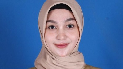 Potret PNS Berhijab Cantik yang Disebut Netizen Mirip Ariel Tatum