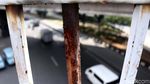 JPO Latumenten, Berkarat dan Jadi Tempat Jemur Pakaian