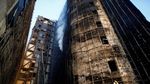 Foto: Petugas Evakuasi Korban Kebakaran di RS Taksim Istanbul