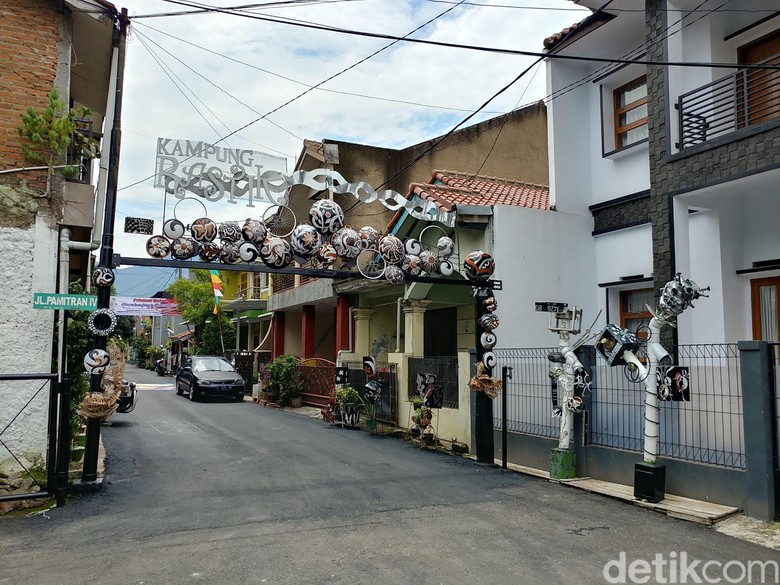 Uniknya Kampung Rastik dari Barang Bekas dan Antik di Bandung Uniknya Kampung Rastik dari Barang Bekas dan Antik di Bandung
