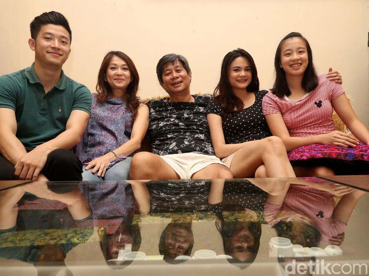 Berkenalan dengan Keluarga Herry Iman Pierngadi