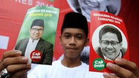Sebagian relawan membawa poster bertuliskan Muhaimin Iskandar Cawapres 2019. Istimewa/PKB.