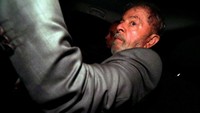Lula da Silva didesak untuk segera menjalani masa hukuman 12 tahun penjara yang telah dijatuhkan pengadilan kepadanya. (Foto: REUTERS/Paulo Whitaker/File Photo)