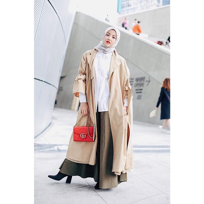 Hadir di ajang fashion besar Korea itu, Natasha Rizki tampil menawan mengenakan busana dari label fashion I.K.Y.K. Potongan oversized seperti ini membuatnya terlihat imut tapi edgy. Foto: Instagram