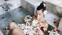 Pesona dan aura keseksian Jennifer Bachdim justru semakin meningkat. (Dok. Instagram/jenniferbachdim)