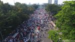 Foto: Lautan Massa Demo Sukmawati di Depan Bareskrim