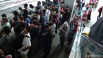 Sore Ini, Stasiun Duri Masih Padet Horor Berdesak-desakan