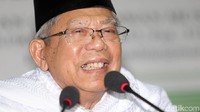 Ketua MUI yang juga Rais Aam Nahdatul Ulama menyinggung kelompok yang tak senang MUI dan NU dekat dengan pemerintah. Mau ganti presiden, silahkan ada caranya. Yaitu demokratis dan konstitusional. Jangan ngantem sana-sini. Kalau kiai dekat dengan pemerintah, (dibilang) kiai anjing, naudzubillah, kata Maruf Amin.  (Foto: Ari Saputra/detikcom)