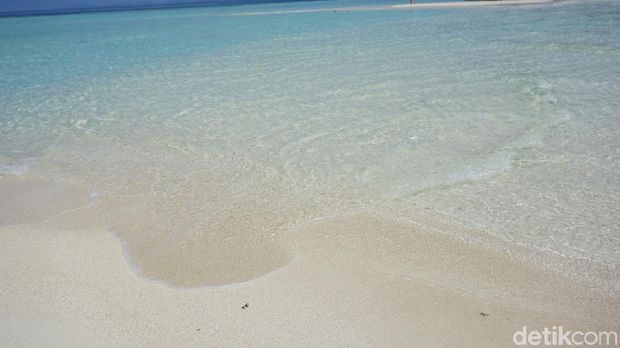 Pasirnya benar-benar putih dan bersih