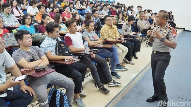 Polisi Ajak Mahasiswa Lawan Hoax: Bijaksana Gunakan Jempolmu