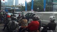 Seperti ini potret kemacetan di Mampang pada pagi hari
