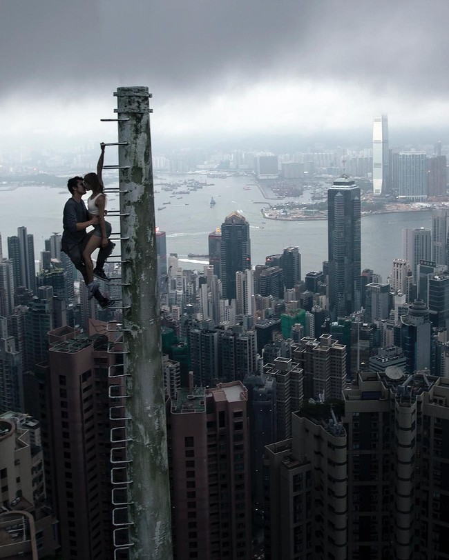 Sering berfoto dengan pemandangan menakjubkan dan bikin merinding, Angela dan Ivan pun membuka akun Instagram yang khusus mengabadikan foto mereka bersama. Foto: Instagram angela_nikolau/ beerkus/__elevation__