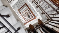 Kalau melihat ke bawah dari tangga teratas sebuah gedung, berani? (Foto: Thinkstock)