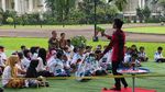 Foto: Saat Anak-anak Pengidap Kanker Main Sulap Bareng Jokowi