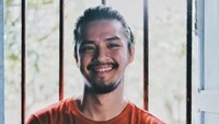 Penampilannya pun mulai berubah seiring pergantian peran yang diambil aktor berusia 27 tahun itu. (Dok. Instagram/morganoey)