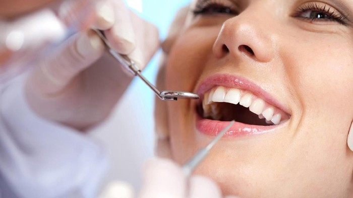 examination and treatment of the teeth in the dental clinic