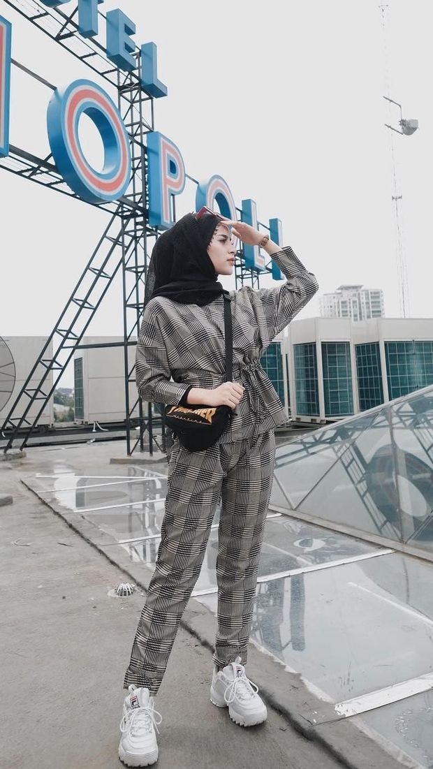 Gaya Ini Nge-Hits di Kalangan Hijabers: Tampil Formal dengan Blazer