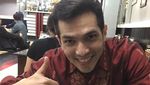 Bergaya Hidup Sehat, Ini Pose Adrian Maulana Makan Smoothie hingga Duren