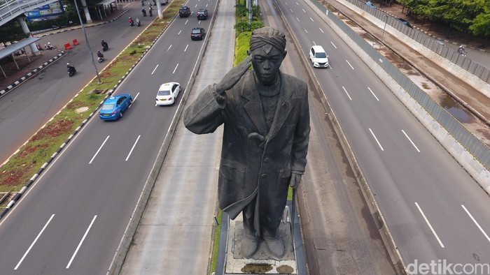 Patung Jenderal Sudirman Bolong
