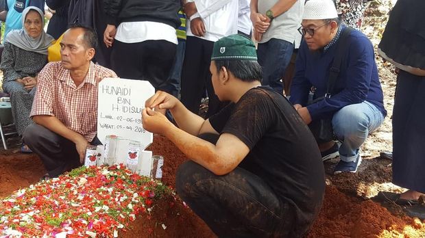 Pemakaman dihadiri keluarga