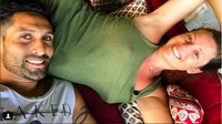 Gaston Castano bersama dengan istrinya yang baru melahirkan. Foto: Instagram Luna Montico
