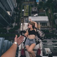 Untuk foto di ketinggian dengan pemandangan terbaik, Angela Nikolau dan Ivan Kuznetsov telah berkeliling banyak negara. Foto: Instagram angela_nikolau/ beerkus/__elevation__