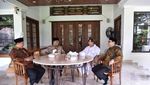 Ketika Habib Luthfi Main Piano di Rumah Dinas Anies
