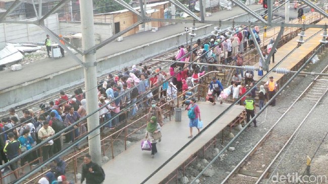 Stasiun Duri Masih Horor, Apa Rencana Menhub?