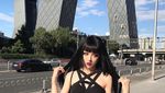 Foto: Wanita Cantik Seperti Boneka yang Suka Traveling