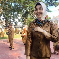 Muvida Pratiwi merupakan lulusan Institut Pemerintahan Dalam Negeri (IPDN) angkatan XXIII. Kini ia bekerja di Ditjen Bina Administrasi Kewilayahan Kementerian dalam Negeri. Foto: Instagram