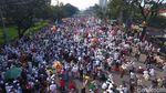 Foto: Lautan Massa Demo Sukmawati di Depan Bareskrim