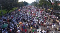 Lalin di lokasi dialihkan dari arah Masjid Istiqlal, Jl Medan Merdeka Timur, dibelokkan ke Jl Medan Merdeka Utara. Selain itu dari arah Tugu Tani diarahkan ke arah Jalan Medan Merdeka Selatan.
