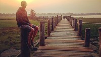 Jembatan U Bein dibangun pada pertengahan 1800 oleh penguasa wilayah U Bein dengan bahan kayu jati yang berasal dari tiang bekas istana lama di sana (seandelier1/Instagram)