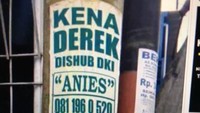 Ada juga meme bermodel stiker di tiang listrik. Tulisannya Kena Derek Dishub DKI, Anies 0811960520, mobil dikembalikan.. Kemunculan meme-meme itu disayangkan oleh Wakil Gubernur DKI Sandiaga Uno. Ya, kasihan Pak Anies, kata Sandiaga.