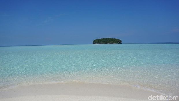 Pasir Timbul di Raja Ampat, Siapa yang Tidak Tergoda?