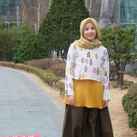 Natasha Rizky jadi salah satu ikon artis berhijab yang gayanya selalu mencuri perhatian. Wanita kelahiran 1993 ini punya ciri khas gaya hijab yang simple dengan warna-warna cerah. Foto: Instagram