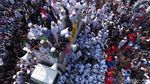 Foto: Lautan Massa Demo Sukmawati di Depan Bareskrim