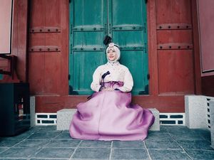 Anyonghaseyo, Cantiknya Gaya Hijab Natasha Rizki Saat Jalan-Jalan di Korea