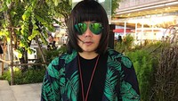 Kenalkan, cowok bergaya nyentrik ini bernama Pattharapol Puengboonpra. Panggilannya Peepy. Cowok ini pengoleksi tas Hermes berharga miliaran. Dia juga suka liburan. (Instagram/@peepy_and_mother_lee)